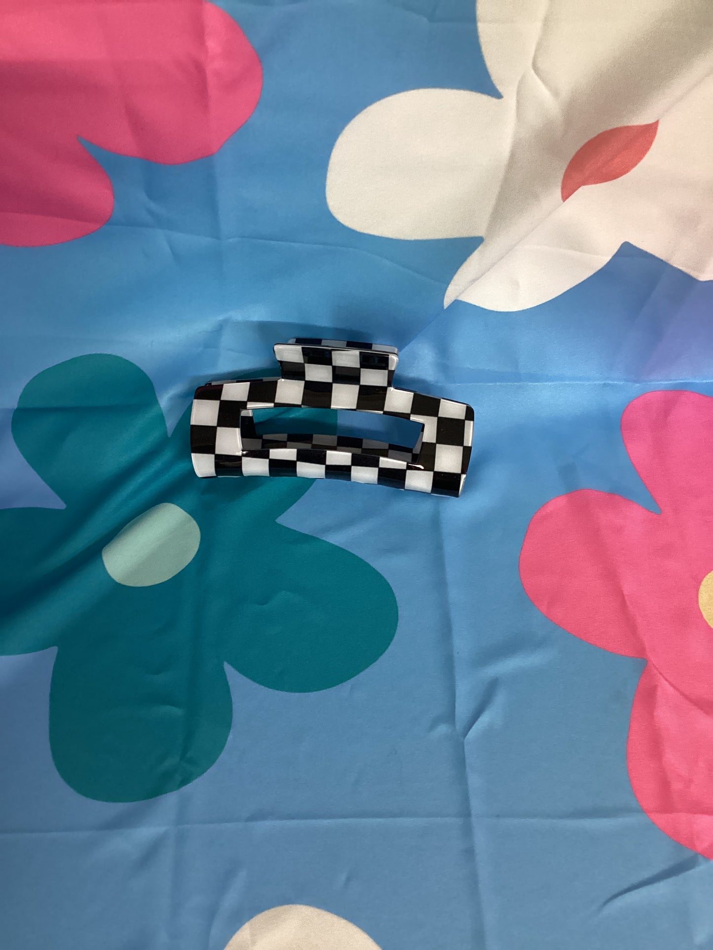 Checkered claw clip
